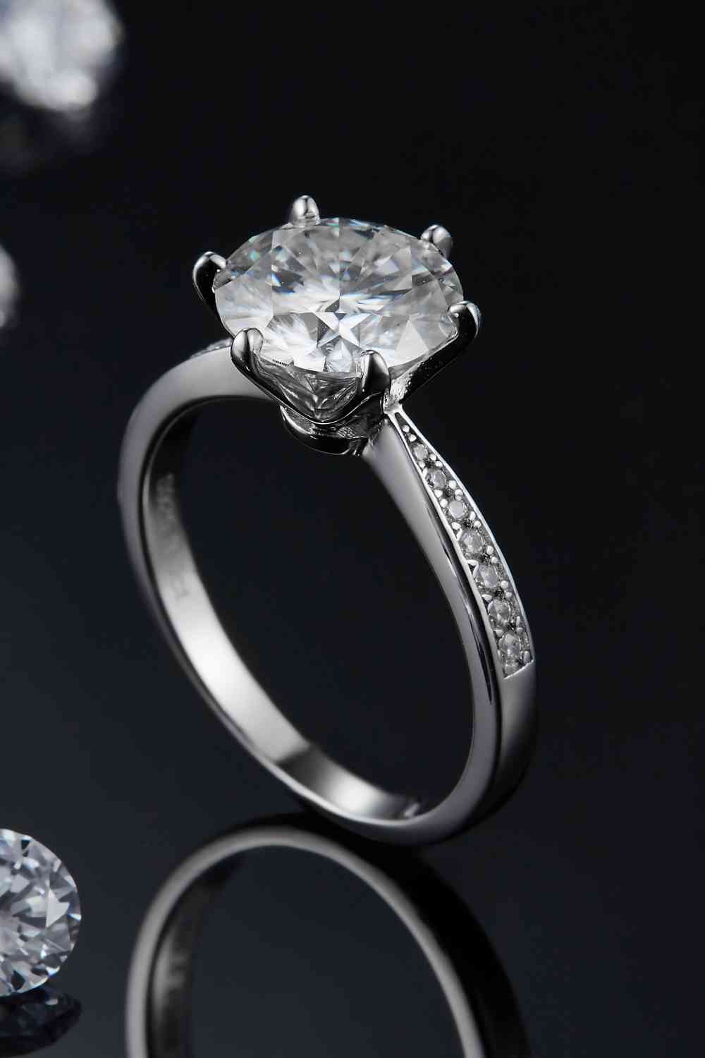 a white gold ring with a diamond on the side