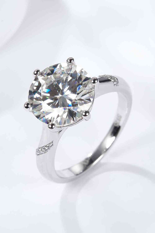 a white gold ring with a round cut diamond