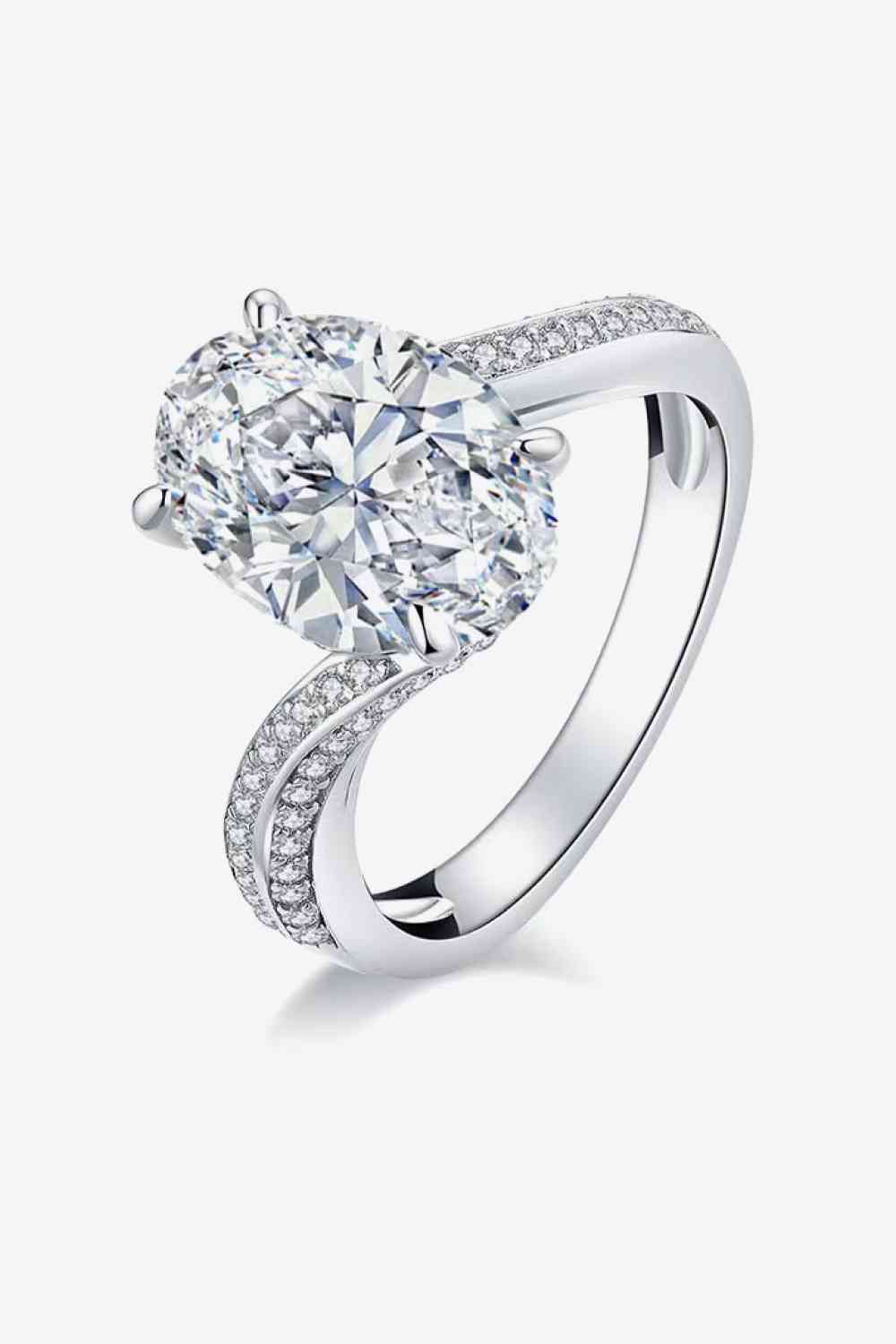a diamond engagement ring with a center stone